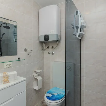 Jozef Apartment Vir